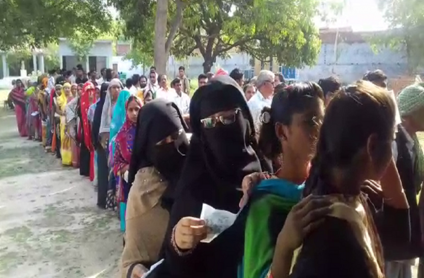 Voting Azamgarh आजमगढ़ में दोपहर 3 बजे तक 45.20 जबकि लालगंज में 44.11 प्रतिशत वोटिंग
