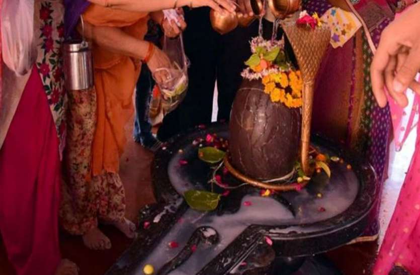 शिव पूजा के ये 10 नियम है बेहद लाभकारी, करने से मिलेगा मनवांछित फल शिव पूजा के ये 10 नियम है बेहद लाभकारी, करने से मिलेगा मनवांछित फल