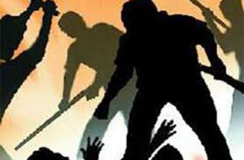 Beaten इस बात पर वरिष्ठ भाजपा नेता की पति-पत्नी ने डंडे से कर दी पिटाई, मामला पहुंचे थाने फिर...