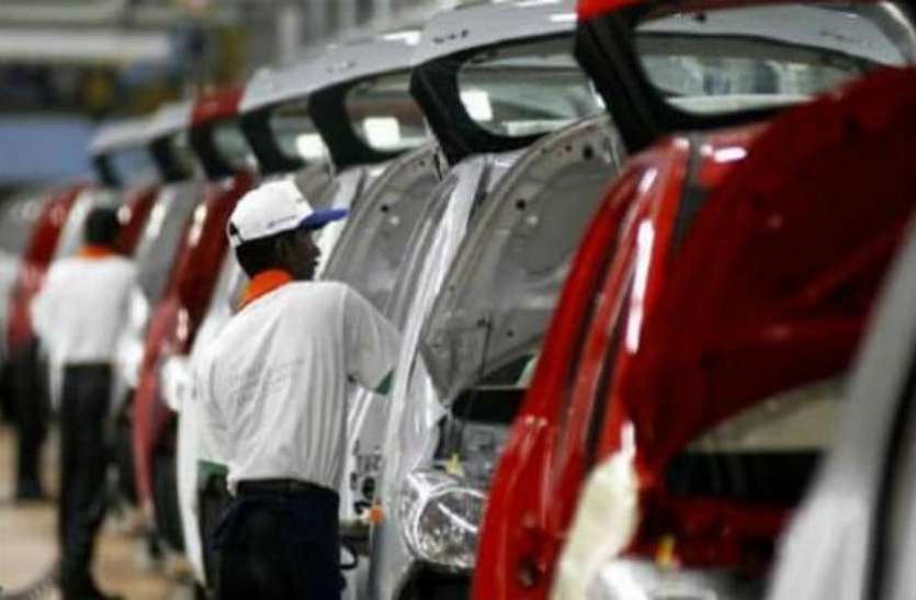 passenger vehicles sales यात्री वाहनों की बिक्री में साढ़े सात साल की सबसे बड़ी गिरावट