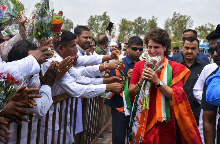 PRIYANKA GANDHI LIVE
