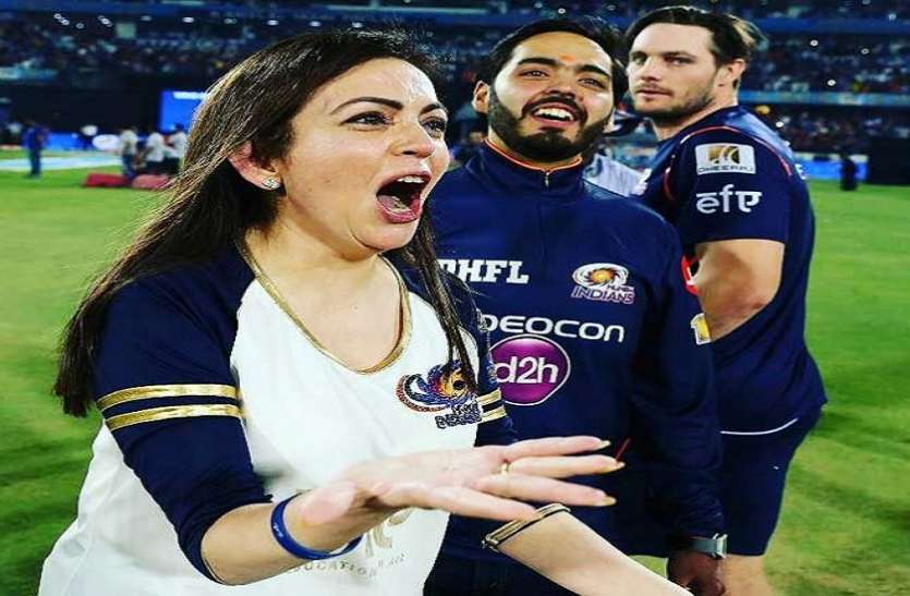 nita ambani आखिरी ओवर में नीता अंबानी ने किया ये काम, फैंस बोले मुंबई को इन्होंने ही जिताया फाइनल