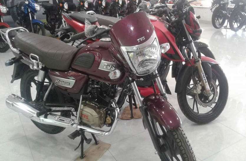 tvs radeon मात्र 8999 रूपए में घर ले जाएं 50,000 वाली बाइक, 1 लीटर में चलती है 70 किमी