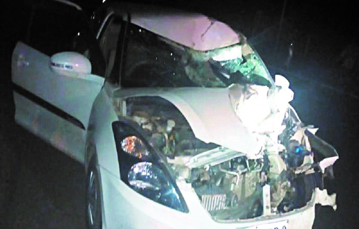 Death of two कार की चपेट में आई बाइक, दो ने मौके पर ही तोड़ा दम