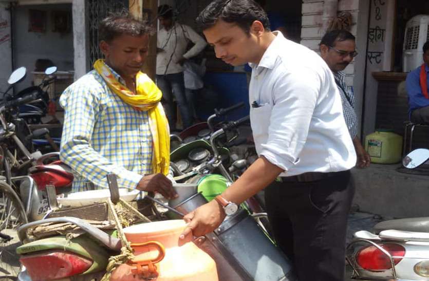 सफेद दूध पर काला कारोबार करने वालों को दी गई चेतावनी, अबकी मर्तबा नहीं हुआ पंजीयन तो जाना पड़ेगा कोर्ट सफेद दूध पर काला कारोबार करने वालों को दी गई चेतावनी, अबकी मर्तबा नहीं हुआ पंजीयन तो जाना पड़ेगा कोर्ट