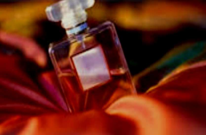perfume for luck शरीर के इस अंग पर लगाएं परफ्यूम, धन और एश्वर्य की कभी नहीं होगी कमी