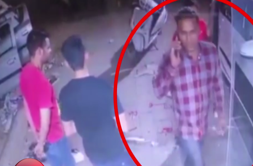 news दुकान पर खड़े डॉक्टर से ऐसे चेन लूटकर भागा बदमाश, सीसीटीवी फुटेज देख रह जाएंगे दंग- देखें वीडियो