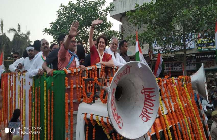 वाराणसी में प्रियंका गांधी का रोड शो