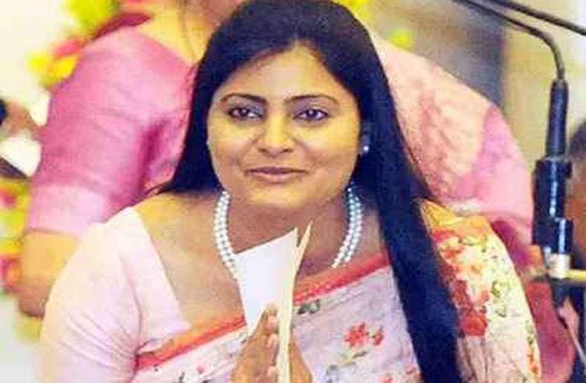 Anupriya patel अपना दल (एस) की प्रत्याशी अनुप्रिया पटेल के लिए उनकी छोटी बहन भी उतरी चुनाव प्रचार में