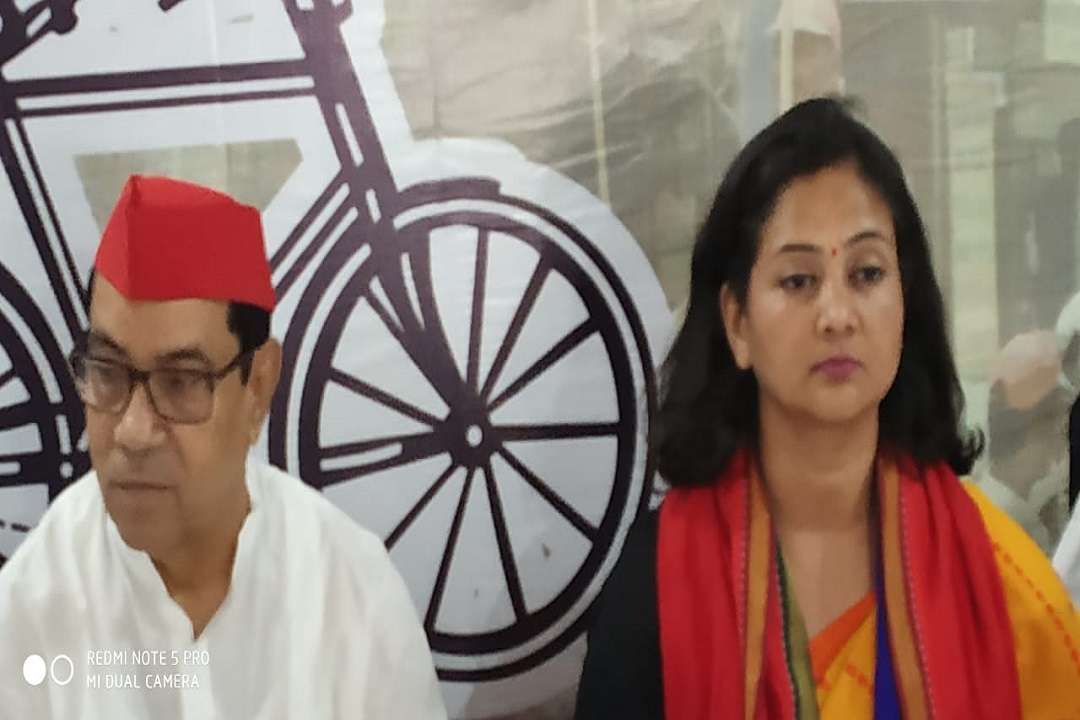 किरणमय नंदा और शालिनी यादव