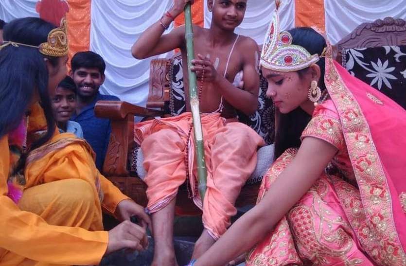 Krishna-Sudama narrated the story related to friendship कृष्ण-सुदामा मित्रता से जुड़ा प्रसंग सुनाया