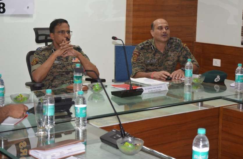 balaghat महानिरीक्षक ने किया कोबरा बटालियन कैम्प का निरीक्षण