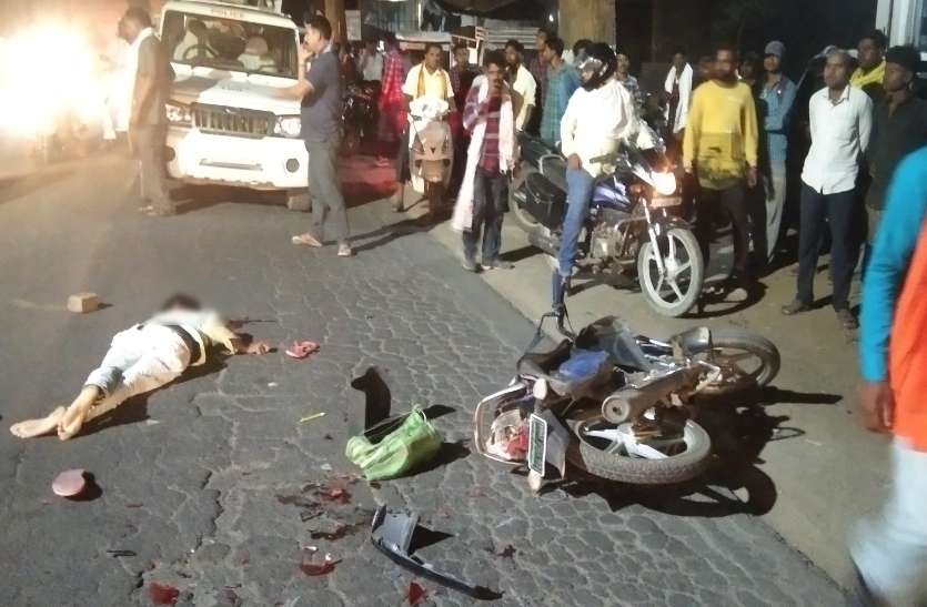 Road accident death बाइक पर सवार होकर 2 राजमिस्त्री लौट रहे थे घर, रास्ते में यमराज बनकर आ गया ट्रक और 1 को दी दर्दनाक मौत