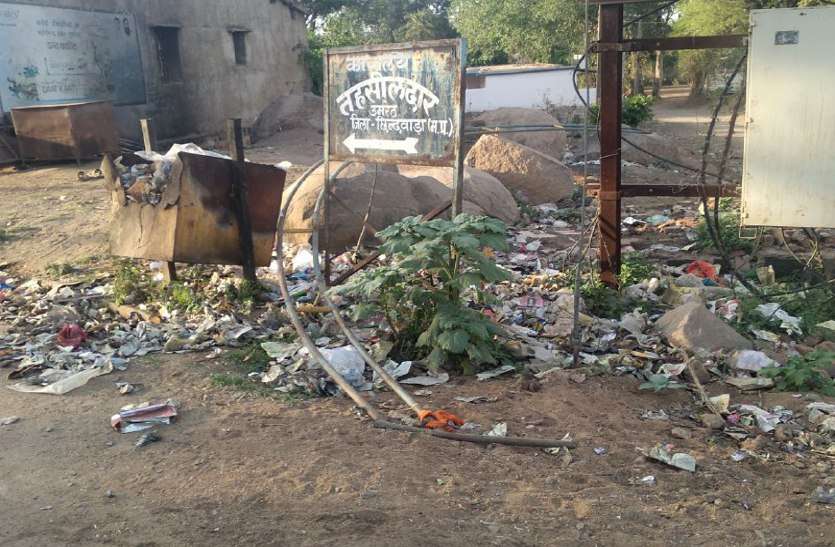 Modi's cleanliness campaign fails here मोदी का स्वच्छता अभियान यहां फेल