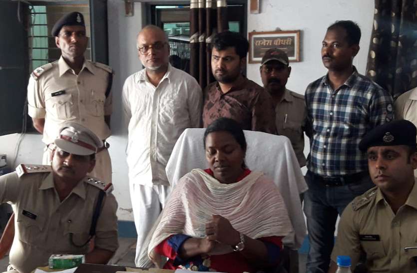 हत्या के आरोप में जीजा समेत चार गिरफ्तार, संपत्ति की लालच में ढाई लाख की सुपारी देकर करवा दी थी हत्या हत्या के आरोप में जीजा समेत चार गिरफ्तार, संपत्ति की लालच में ढाई लाख की सुपारी देकर करवा दी थी हत्या