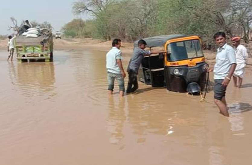 rain in rajasthan राजस्थान में फिर बदला मौसम, अंधड़-ओलो का कहर, मकान-खंभे धराशायी