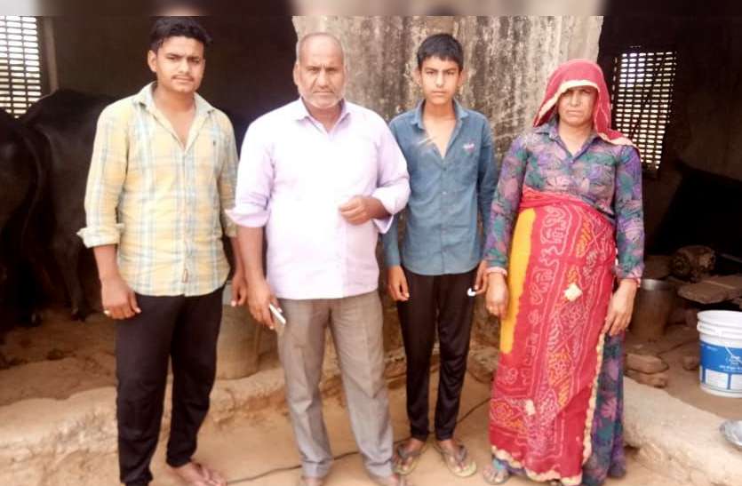 गैर कानूनी तौर पर जिले में सूदखोरी का धंधा पनपता जा रहा है। सूदखोरी के कारण शहर में दो आत्महत्या के बाद इस बार एक बेटी और पत्नी की इज्जत दांव पर लगी है। राजस्थान में यहां बेटी-पत्नी की इज्जत दांव पर, परिवार का जीना हुआ मुश्किल
