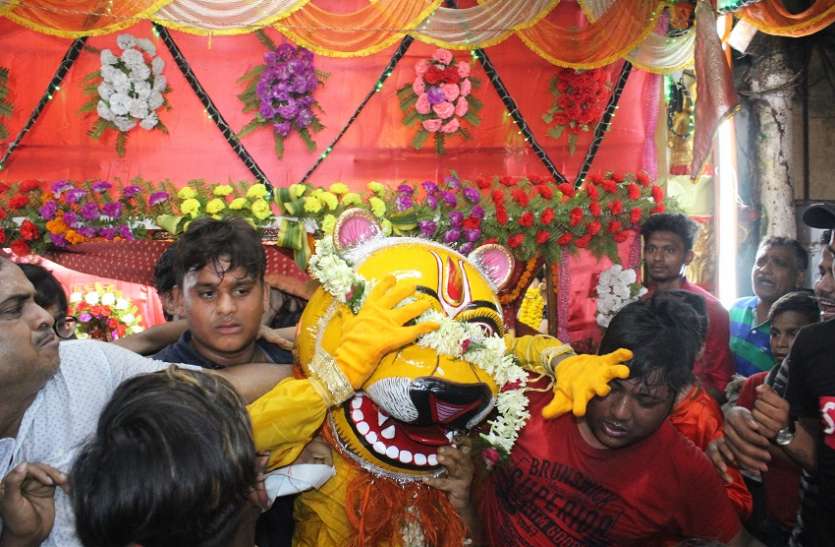 kolkata महानगर में शक्ति-पराक्रम के देवता नृसिंह जयंती की धूम