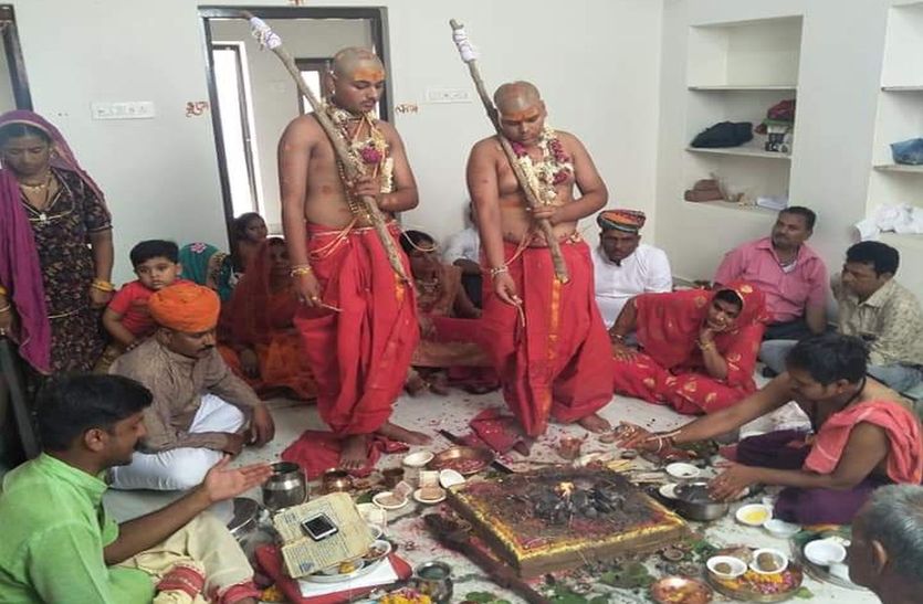 It is still played today, for the study of Kashi departure ceremony आज भी निभाई जाती है विद्या अध्ययन के लिए काशी प्रस्थान की रस्म