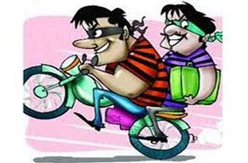 file बाइकर्स एक और महिला का हैंड बैग छीन ले गए