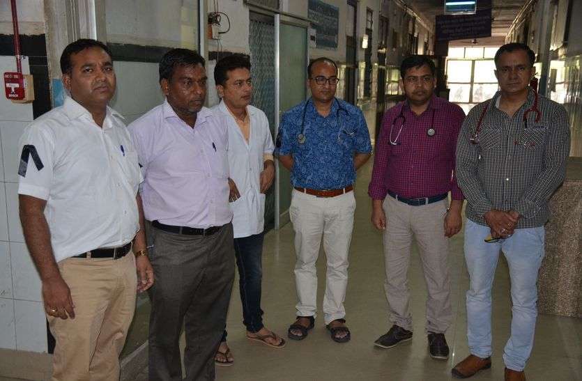 chittorgarh बांहों पर काली पट्टी बांधकर अस्पताल पहुंचे चिकित्सक