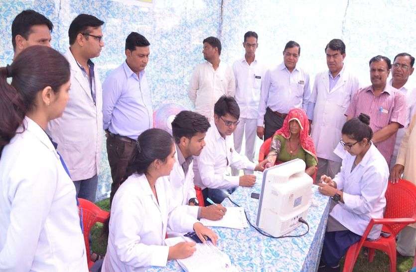 churu news मरीजों के सेहत की जांचकर बताए उच्च रक्तचाप के लक्षण, नमक का कम सेवन करें