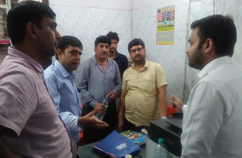 Disorder in private hospital Bharatpur News : इस अस्पताल में मरीजों से पहले ही करा लेते हैं संतुष्टि प्रमाण पत्र पर हस्ताक्षर