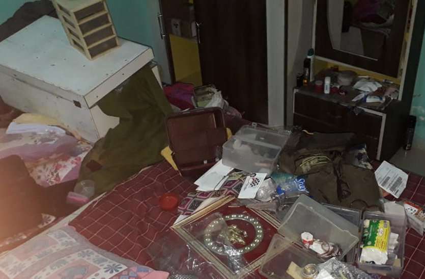 6 lakh jewels stole from teacher's house, sonasawari, Sai Fortune, itarsi शिक्षक सोमनाथ गए थे सूने मकान से 6 लाख के जेवर चोरी