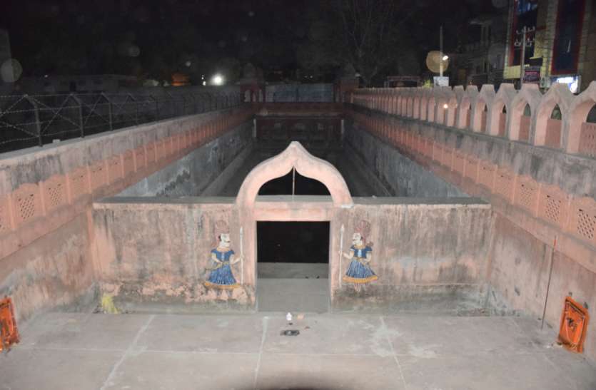 Nakhregi Chandravati Baadi, will improve our traditional water source निखरेगी चंद्रावती बावड़ी, सुधरेगा हमारा परम्परागत जल स्त्रोत