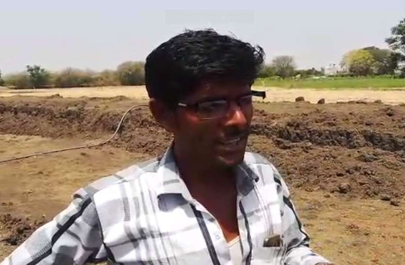 jhalawar farmers still waiting for compensation of their land मुआवजा नहीं मिलने से नाराज किसानों ने नहर निर्माण का काम रुकवाया, पूर्व सीएम ने किया था शिलान्यास