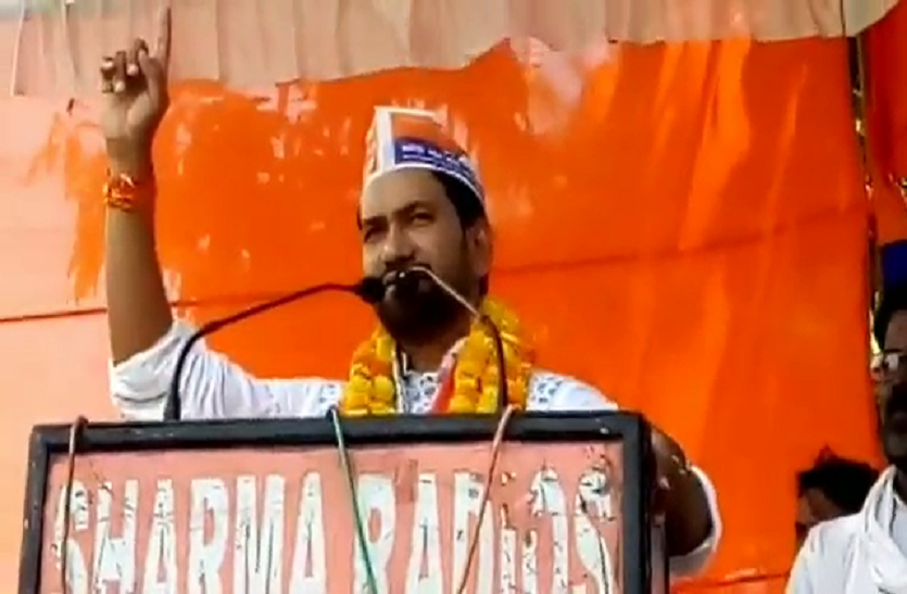 Dinesh lal yadav Nirhua 'निरहुआ' ने अखिलेश यादव पर फिर बोला हमला, कहा- विपक्ष कितनी भी कोशिश कर ले, मोदी ही बनेंगे पीएम
