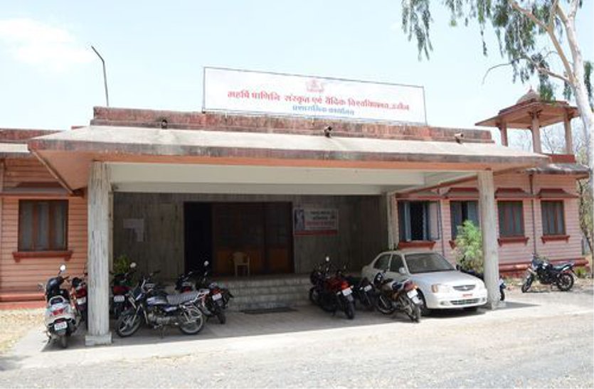 patrika पाणिनी विवि की नियुक्तियों पर शासन की जांच का साया