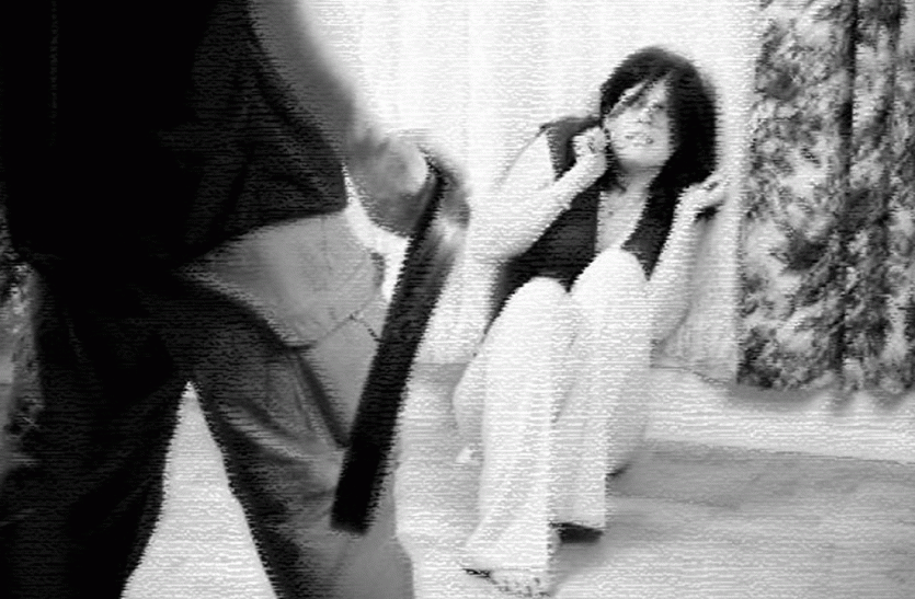 An angry husband beat wife In Mawai Ayodhya ऐसा भी होता है : पति ने पहले पत्नी से माँगा खाना और फिर जाना पड़ा थाने