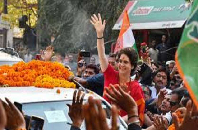 Priyanka Gandhi प्रियंका गांधी के रोड शो में भाजपा समर्थकों ने लगाए मोदी मोदी के नारे, तो कांग्रेस महासचिव ने किया ये काम