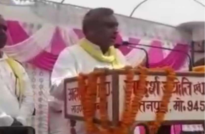 Omprakash rajbhar ओमप्रकाश राजभर के बिगड़े बोल, भाजपा नेता को जूता निकालकर मारो, VIDEO वायरल