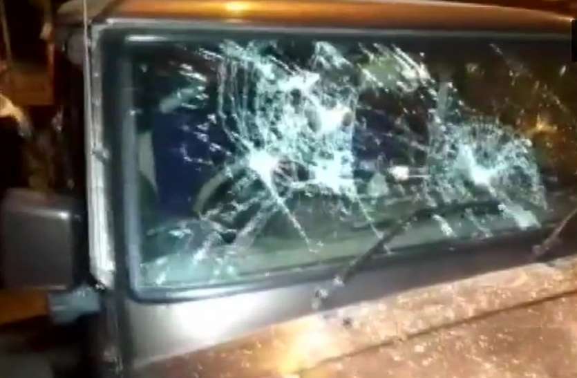 kolkata West Bengal बंगाल: भाजपा प्रत्याशी शमिक और मुकुल की गाड़ी पर हमला