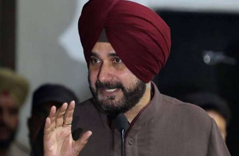Navjot singh sidhu टिकट पर घमासान: पत्नी नवजोत कौर के बचाव में उतरे सिद्धू, 'मेरी पत्नी कभी झूठ नहीं बोलती'