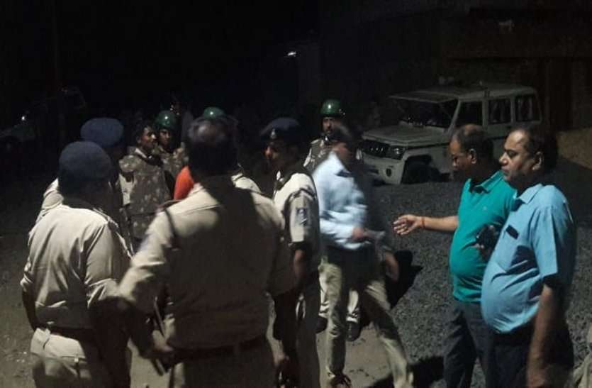 sehore दो समुदाय में विवाद, पथराव कर फंूके वाहन, गांव में पुलिस बल तैनात
