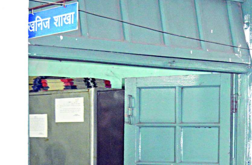 सलासर उद्योग के खिलाफ नहीं हो रही कार्रवाई, सिर्फ नोटिस थमाकर शांत हुआ प्रशासन सलासर उद्योग के खिलाफ नहीं हो रही कार्रवाई, सिर्फ नोटिस थमाकर शांत हुआ प्रशासन
