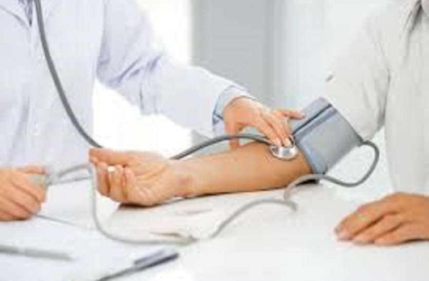 blood pressure इस भागदौड़ भरी जिंदगी में अगर आप तनाव या हाइपर टेंशन के शिकार हैं तो मानें चिकित्सक की ये बातें