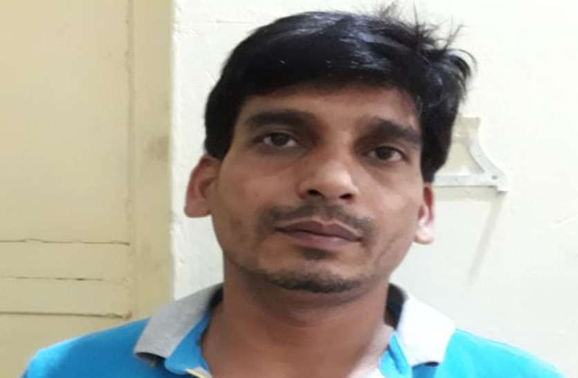 सात लाख रुपए की धोखाधड़ी का आरोपी सरकंडा बिलासपुर से गिरफ्तार सात लाख रुपए की धोखाधड़ी का आरोपी सरकंडा बिलासपुर से गिरफ्तार