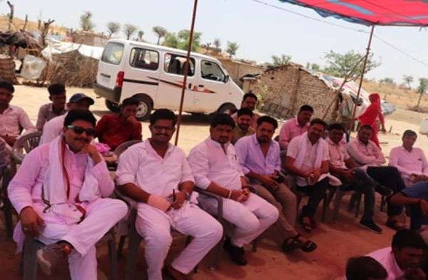 राजस्थान के चूरू में एक बिन मां की बेटी की शादी में सोशल मीडिया वाले 50 भाई भात लेकर पहुंचे। इनमें राजस्थानी के मशहूर कॉमेडियन मुरारी लाल पारीक गोगासर भी शामिल हुए।