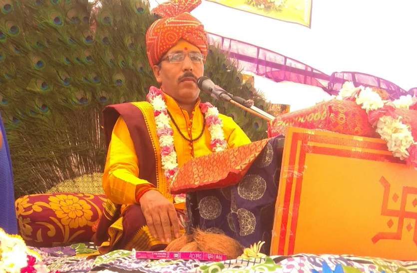 With birth only Kanha selected the karma जन्म के साथ ही कान्हा ने कर्म का चयन किया