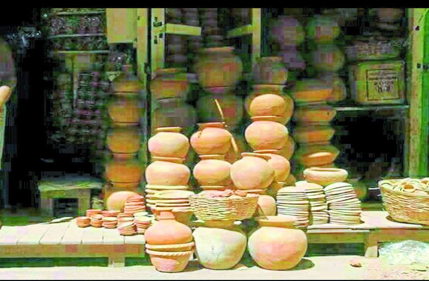 Matka मार्डन तकनीकों के प्रभाव के कारण मटके व सुराही का अस्तित्व खतरे में