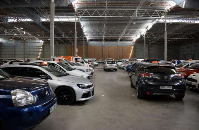 car buy बिना डिस्काउंट के भी 50,000 रुपये कम करवा सकते हैं कार का प्राइज, आज ही जानें कैसे