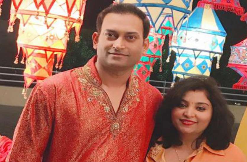 Couple Trapped in lift मॉल की लिफ्ट 40 मिनट तक फंसा रहा दम्पती