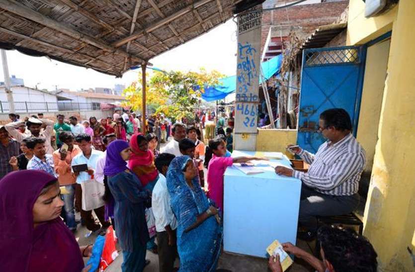Ration shop इन दर्जनभर गांवों में राशन खरीदने लोगों को करना पड़ता है 10 किमी तक का सफर
