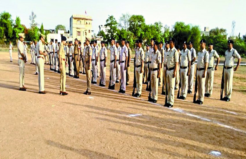 SP observed inspection of general parade, listened problems एसपी ने किया जनरल परेड का निरीक्षण, सुनीं समस्याएं