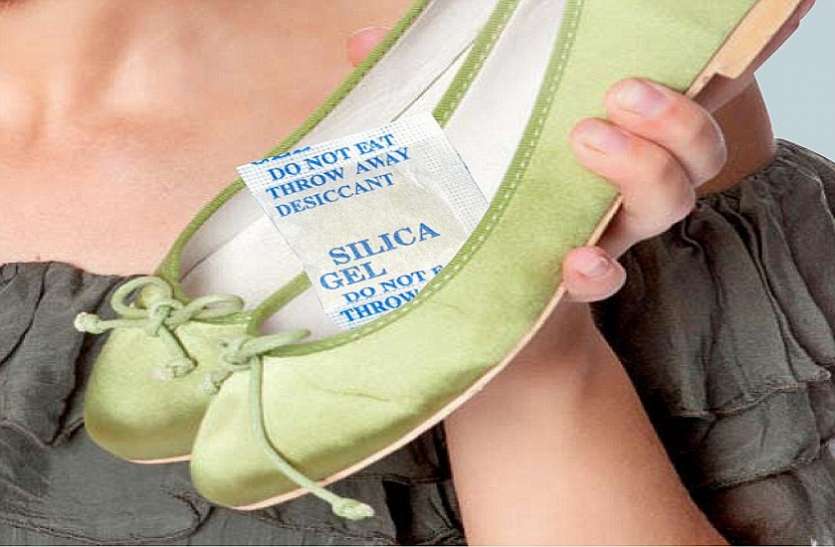 do you know use of silica gel which comes with new shoes and bags जूते, पर्स या बैग के डिब्बे में मिलने वाले इस पैकेट को न समझें बेकार, फायदे जान करेंगे रह जाएंगे हैरान