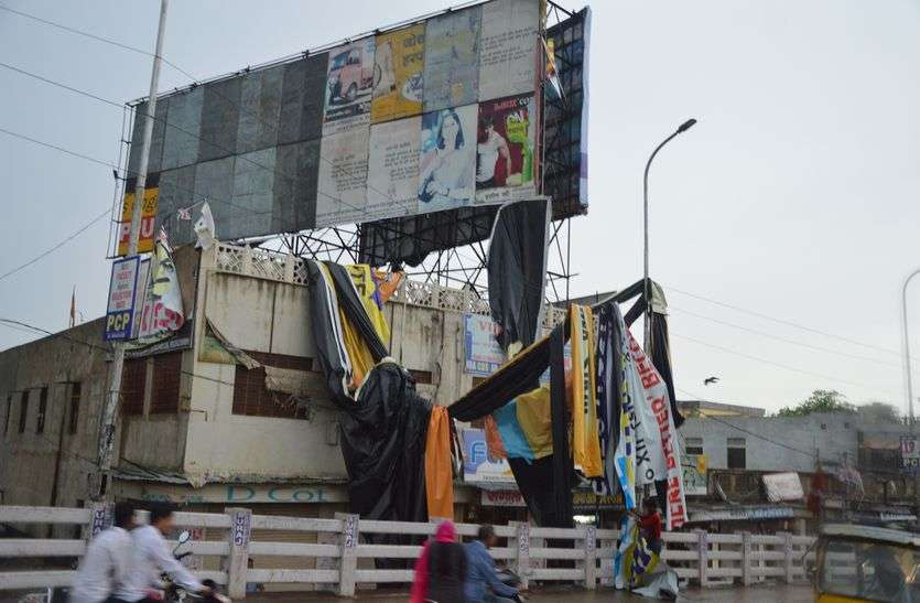 Thunderstorm: पेड़-खंभे एक झटके में धरायाशी, 28 से अधिक गांव-ढाणियों में सप्लाई बाधित, तस्वीरों में देखे तबाही का खौफनाक मंजर